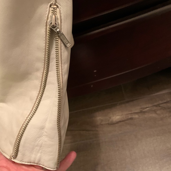 Ice Queen ! - Picture 4 of 8